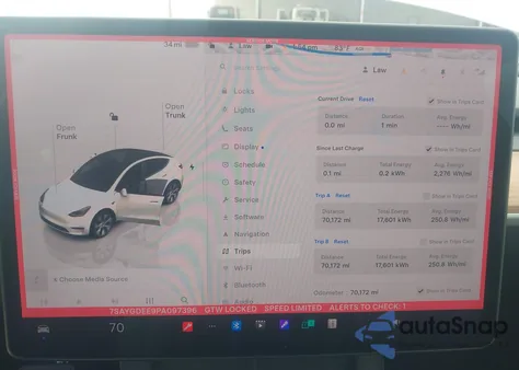 2023 Tesla Model Y Awd/Long Range Dual Motor All-Wheel Drive z USA, uszkodzony, nr VIN 7SAYGDEE9PA097396